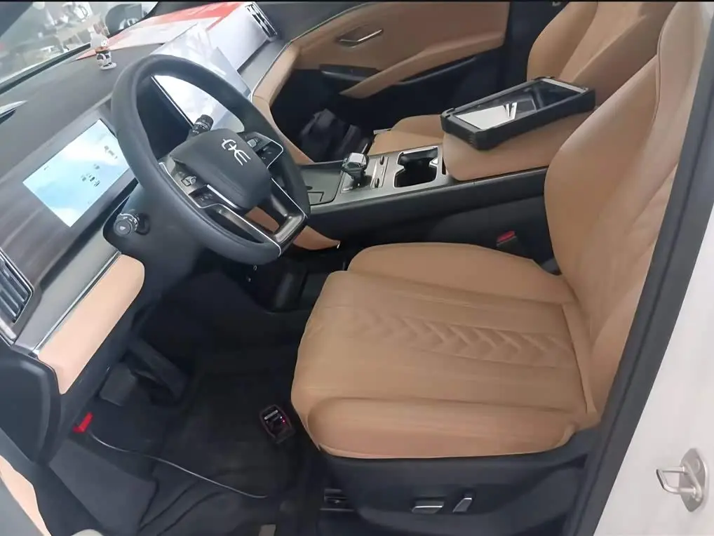 BYD Song L DM-i 2024 — Фото 11/14