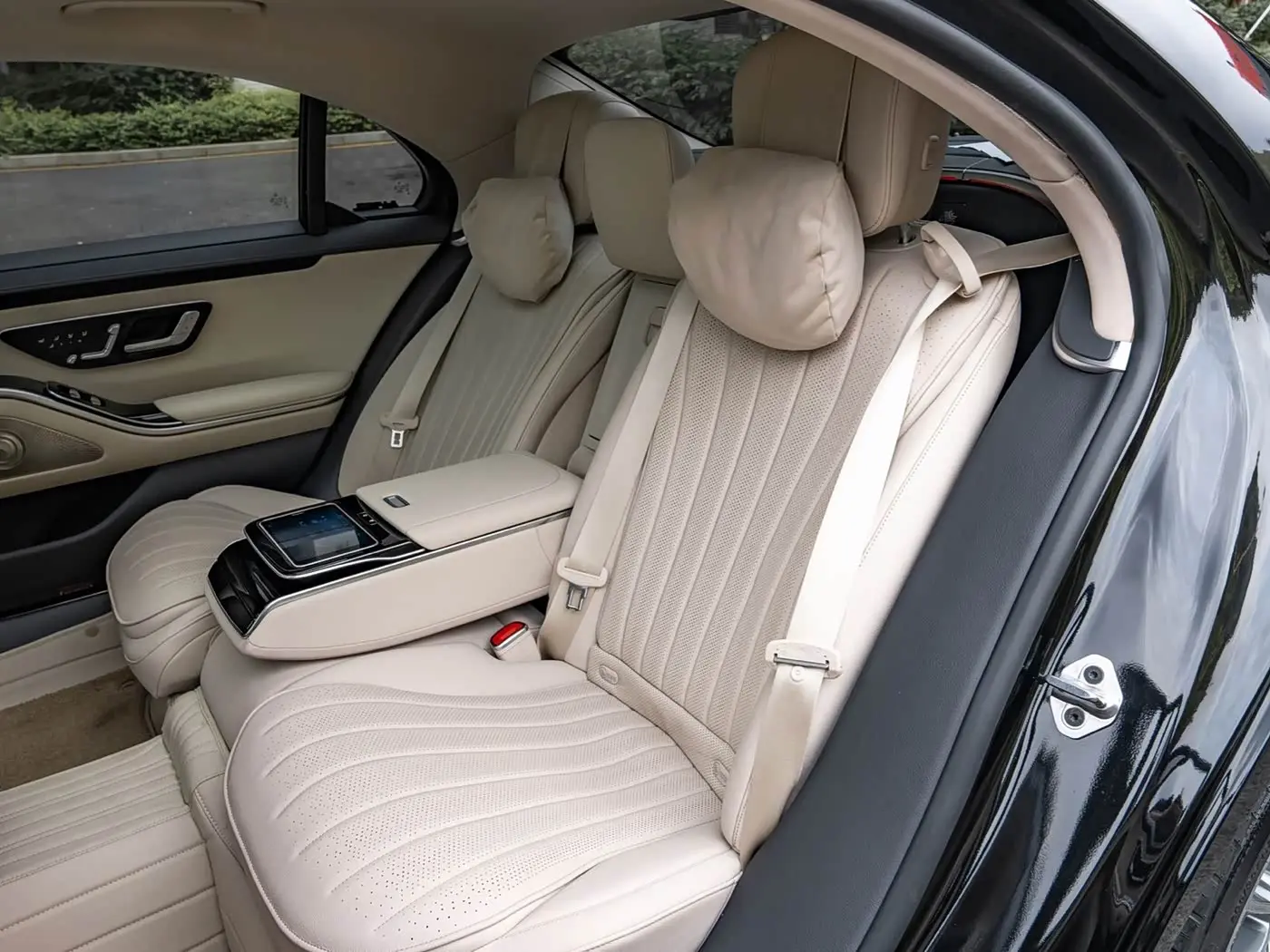 Mercedes-Benz S-Class 2023 — Photo 10/12