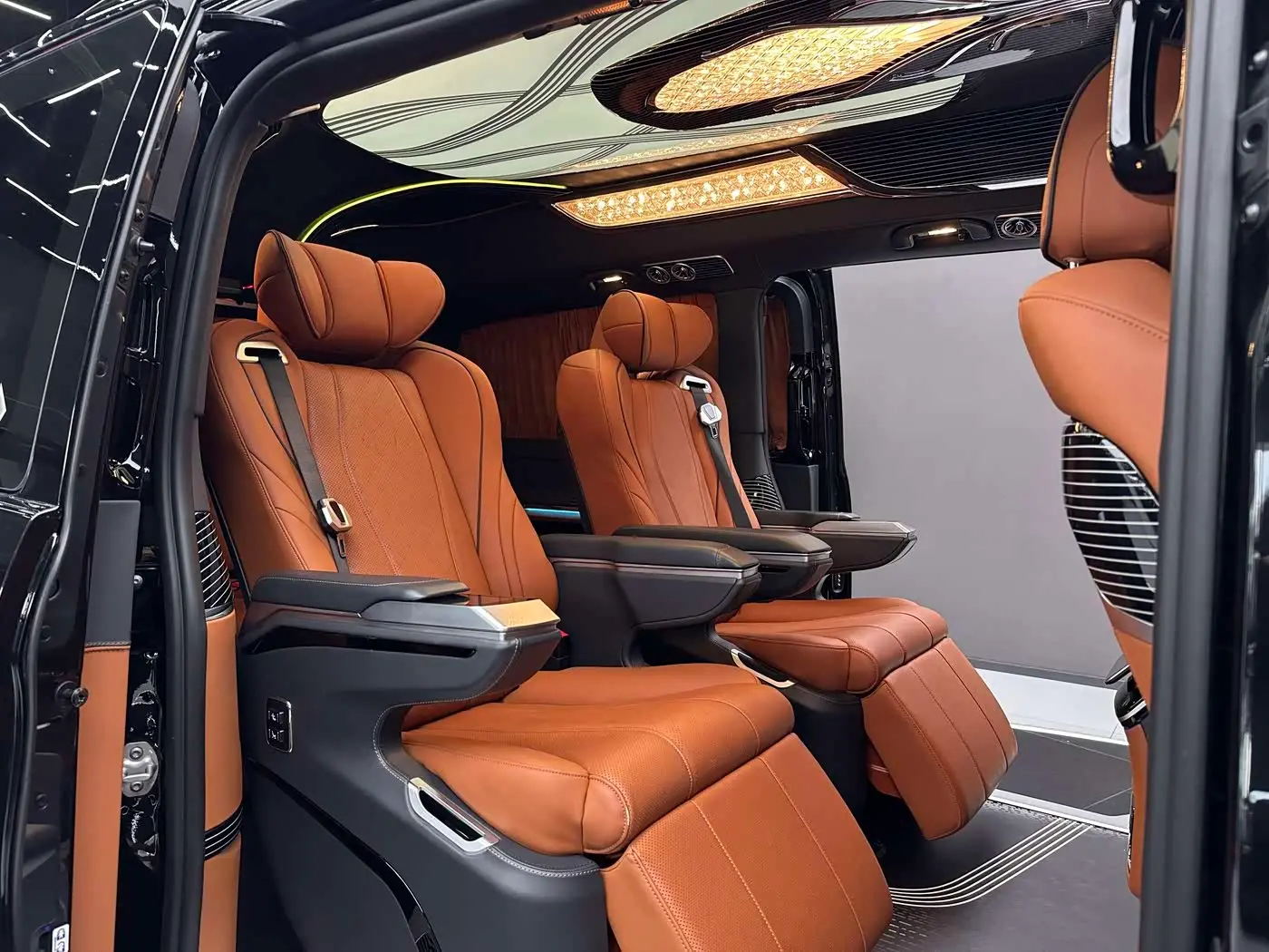 Mercedes-Benz Vito 2023 — Photo 6/20