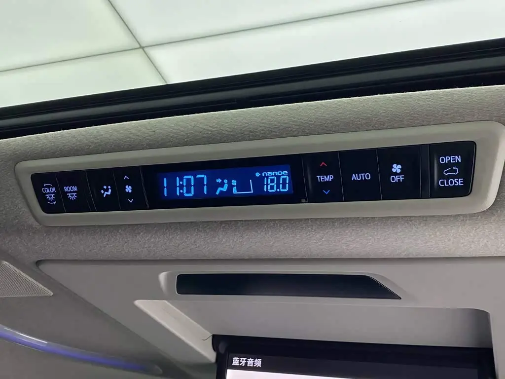 Toyota Vellfire 2023 — Photo 20/20