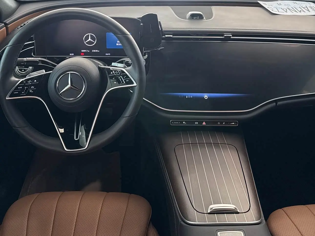 Mercedes-Benz E-Class 2024 — Photo 9/12