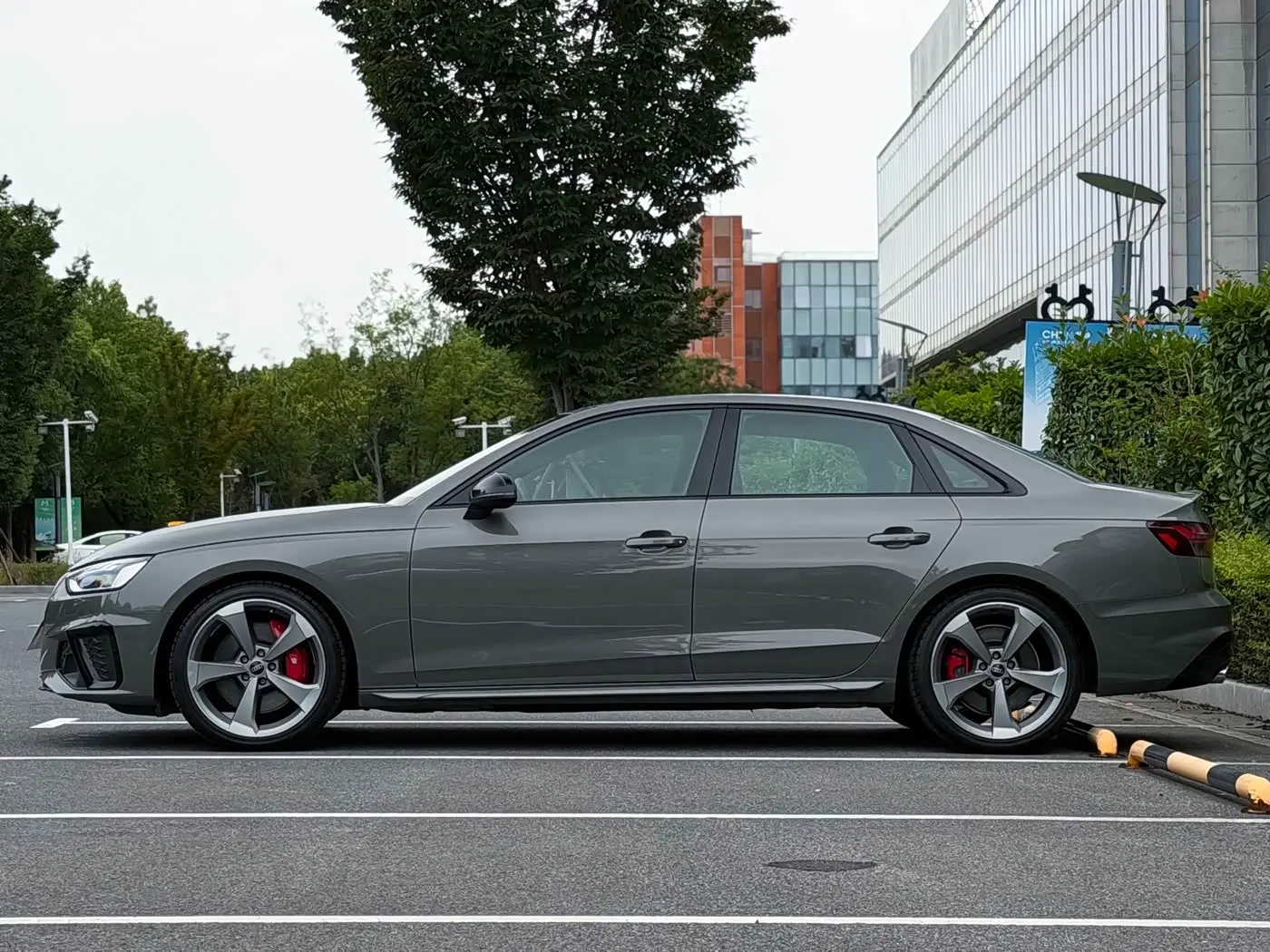 Audi S4 2024 — Photo 3/17