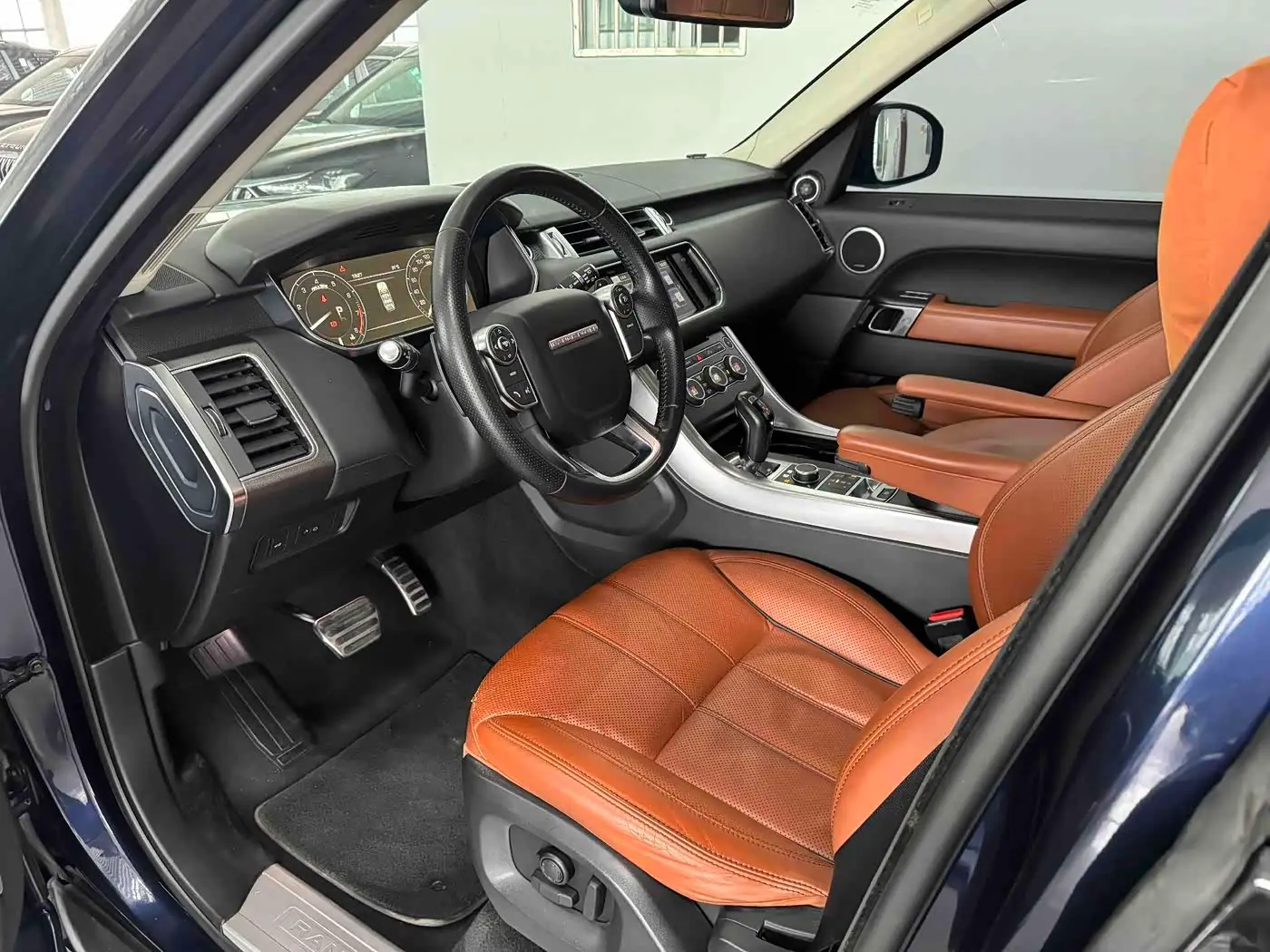 Land Rover Range Rover Sport 2016 — Photo 6/20