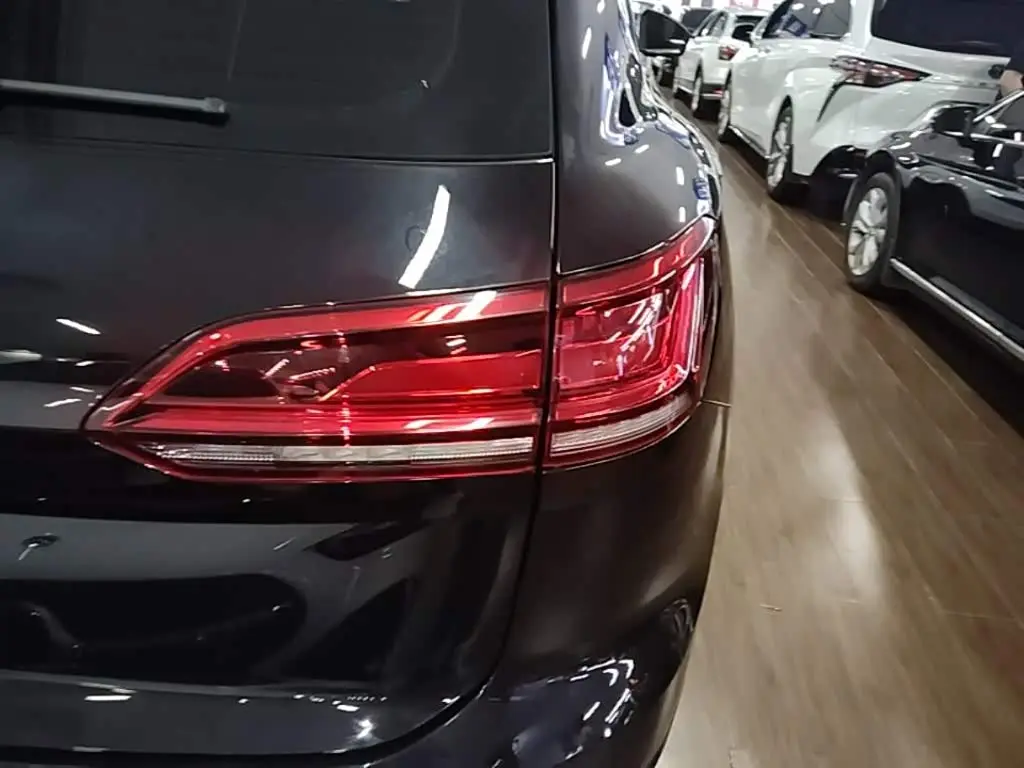 Volkswagen Touareg 2019 — Фото 8/20