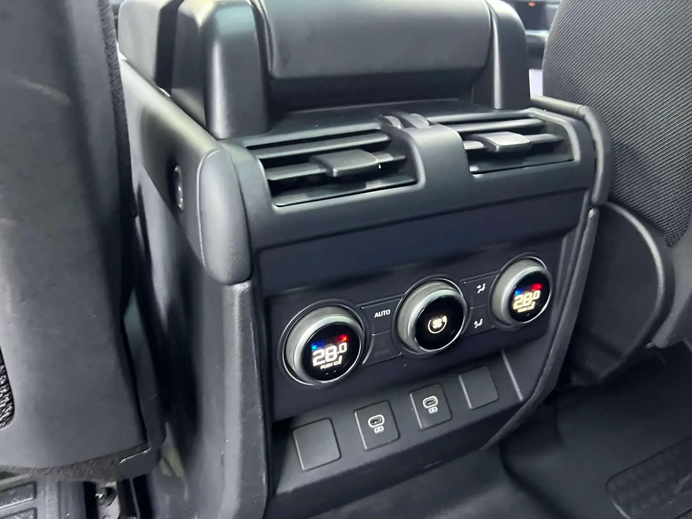 Land Rover Defender 2025 — Фото 10/14