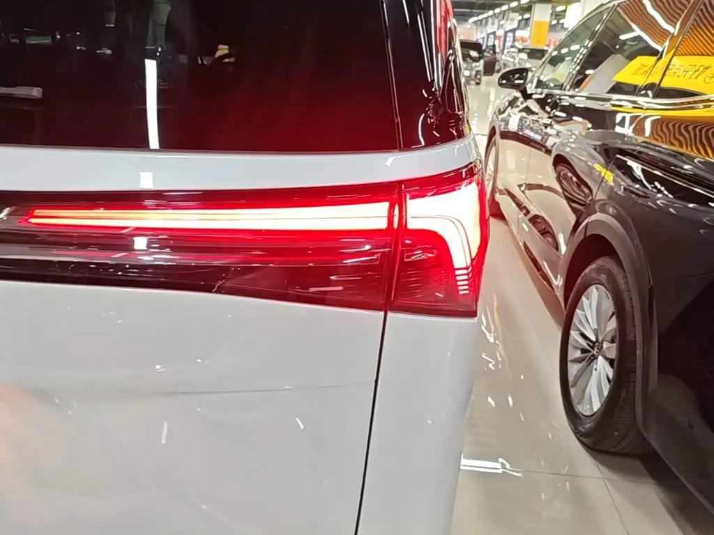 Buick GL8 New Energy 2025 — Photo 8/20