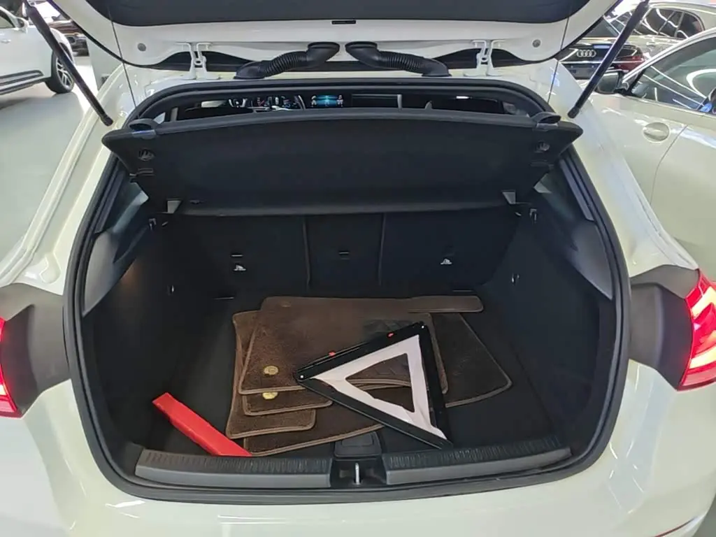 Mercedes-Benz A-Class 2020 — Фото 19/20