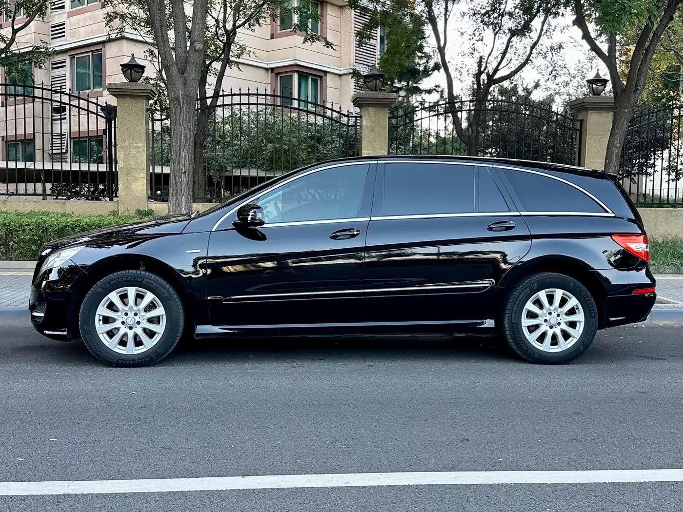 Mercedes-Benz R-Class 2017 — Photo 3/15