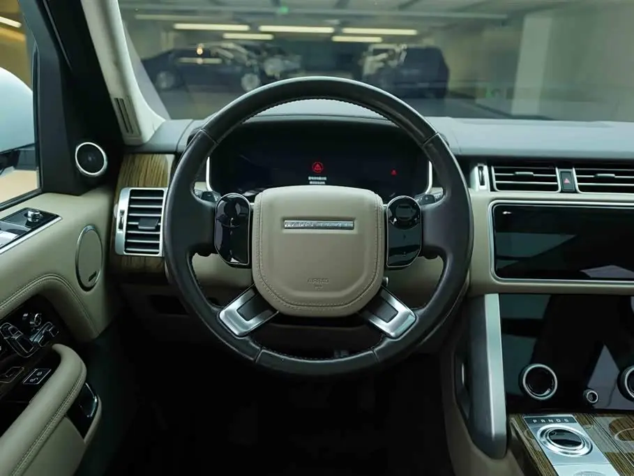 Land Rover Range Rover 2020 — Photo 18/20