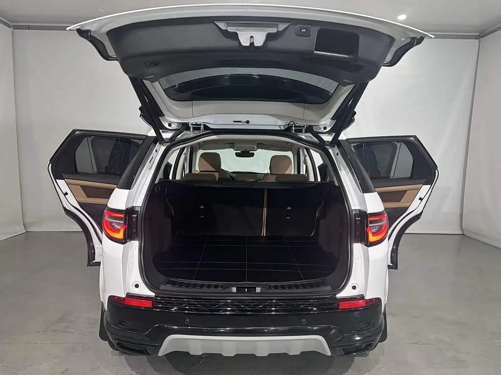 Land Rover Discovery Sport 2024 — Фото 19/20
