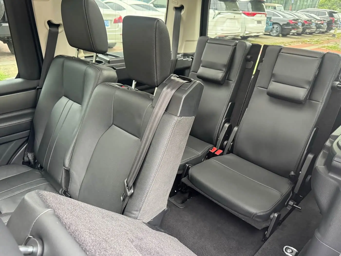 Land Rover Discovery 2012 — Photo 19/19