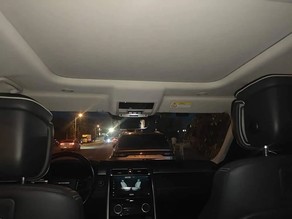 Land Rover Discovery 2021 — Photo 14/20