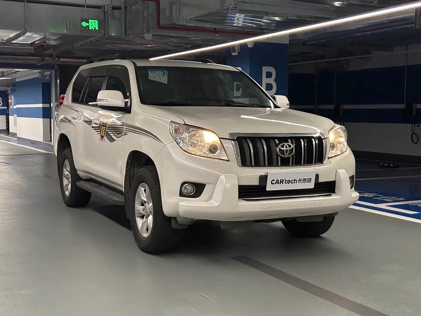 Toyota Prado 2012 — Photo 4/11