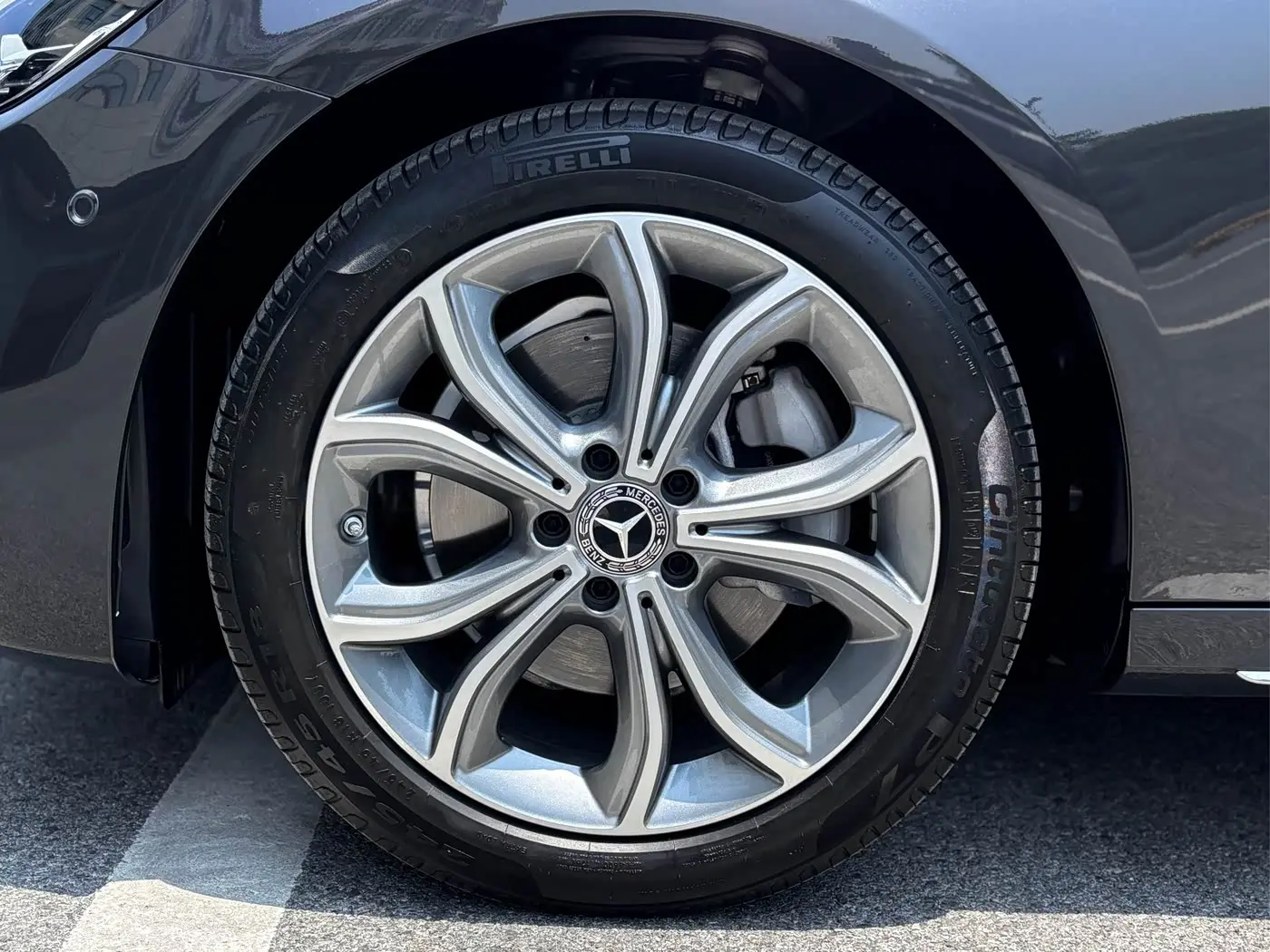 Mercedes-Benz E-Class 2022 — Photo 7/20