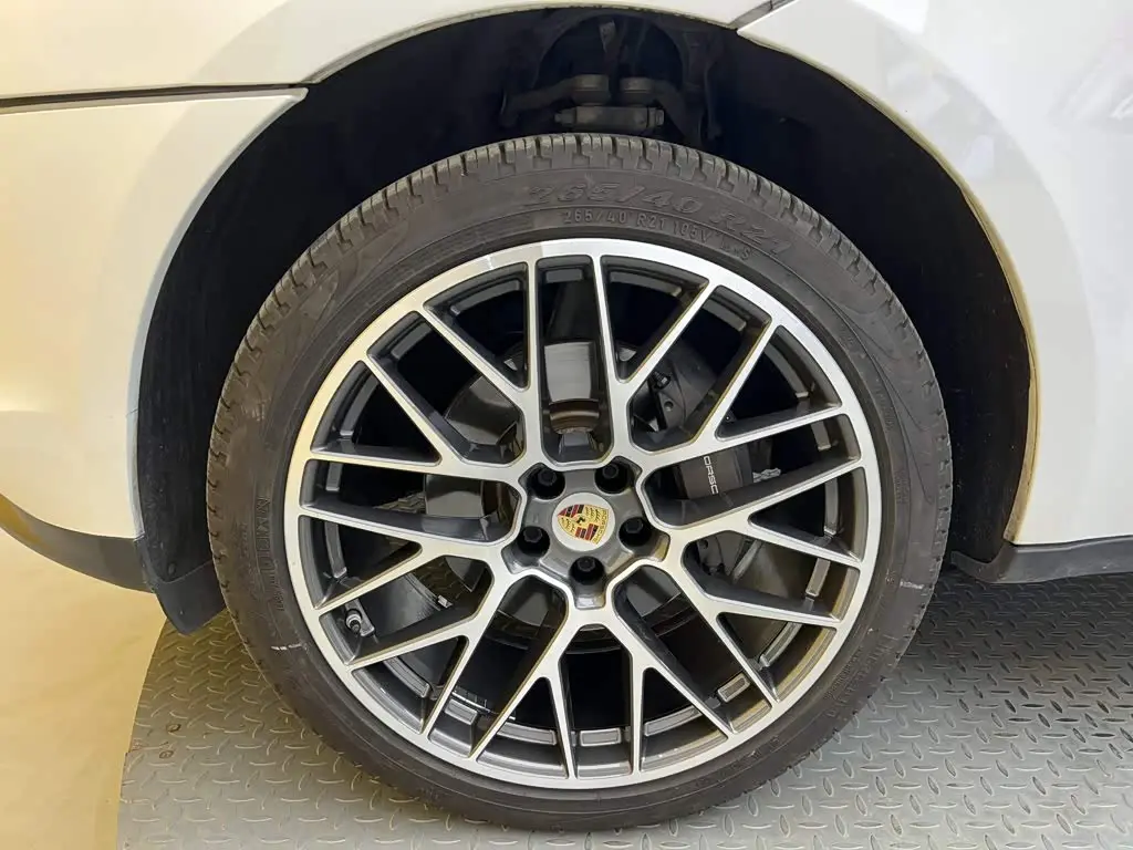Porsche Macan 2020 — ფოტო 8/20