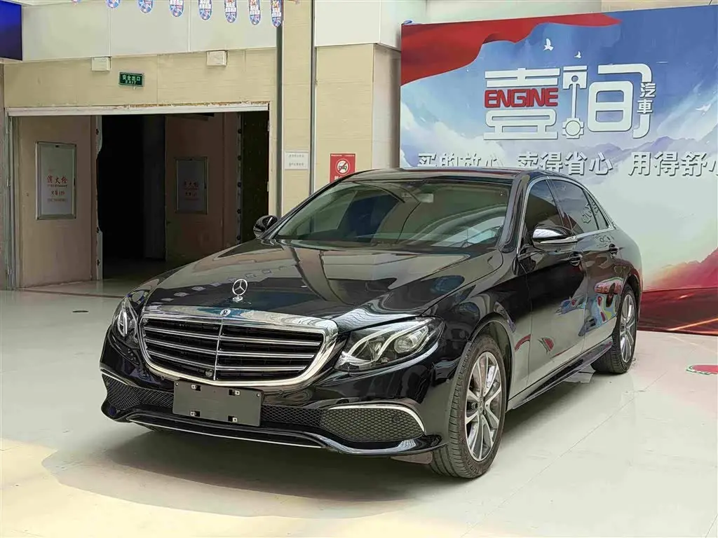 Mercedes-Benz E-Class 2019 — Photo 1/18