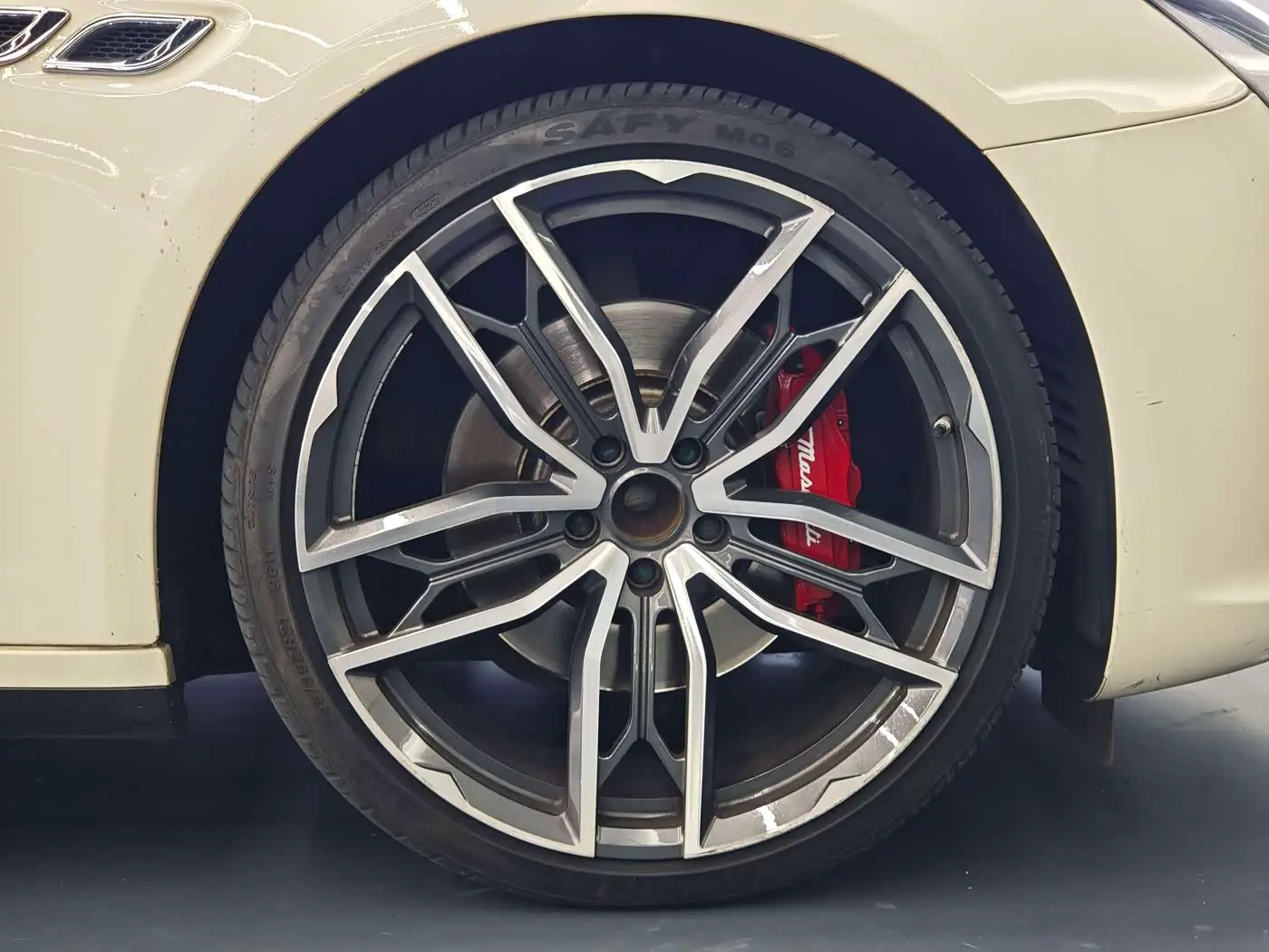 Maserati Quattroporte 2021 — ფოტო 19/20