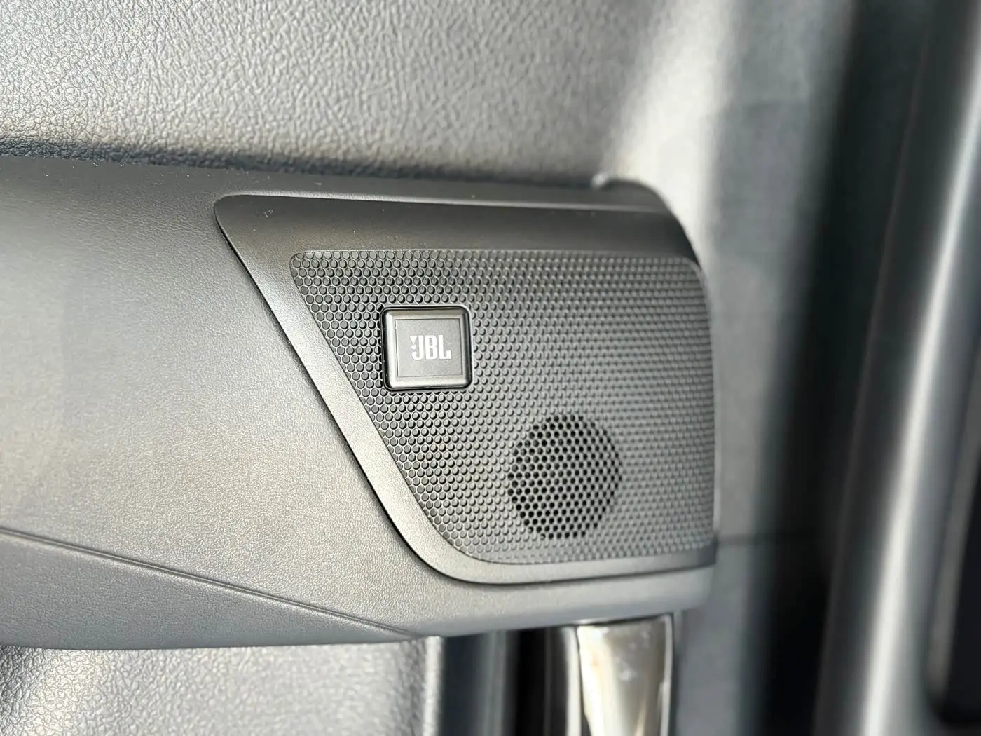 Toyota Alphard 2018 — Фото 18/20