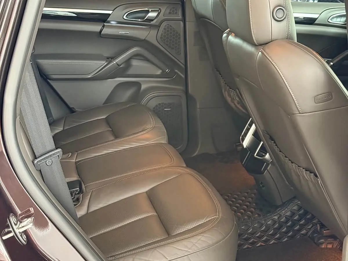 Porsche Cayenne 2015 — Photo 8/17