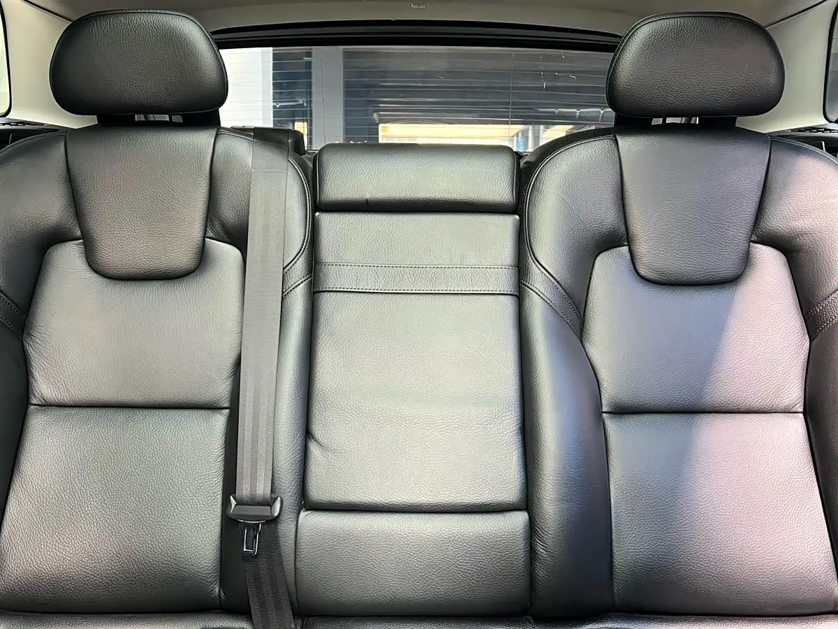 Volvo XC60 2019 — Фото 17/17