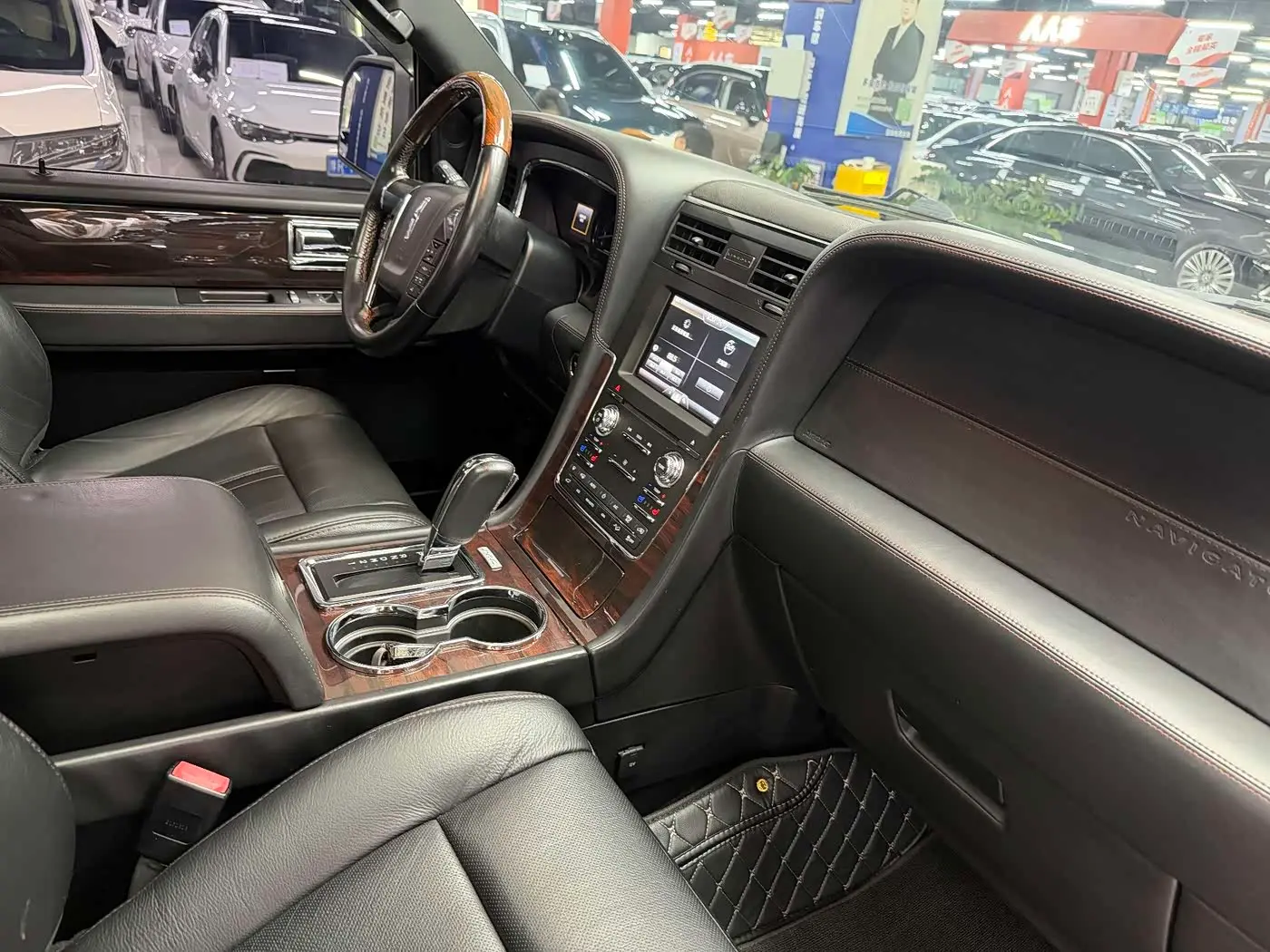 Lincoln Navigator 2017 — Photo 4/20