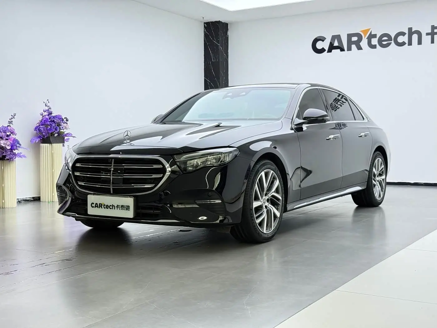 Mercedes-Benz E-Class 2024 — Photo 1/17