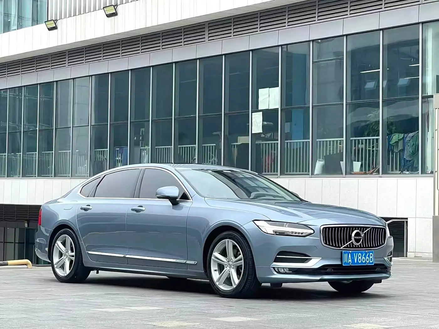 Volvo S90 2018 — Şəkil 2/8