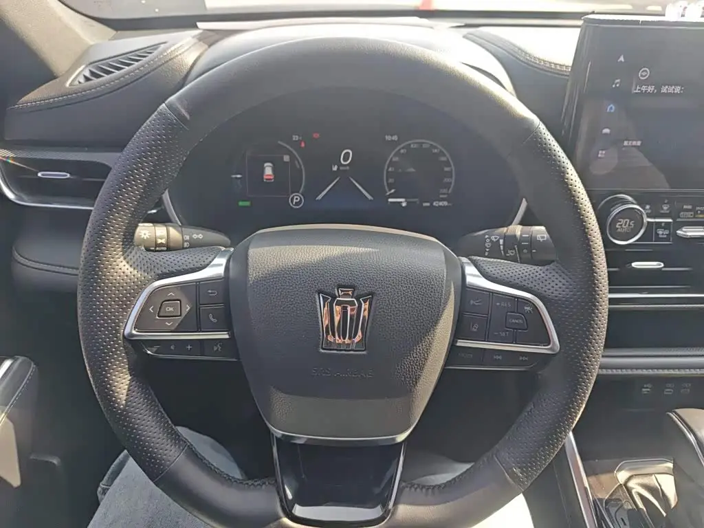 Toyota Crown Kluger 2023 — Photo 4/20