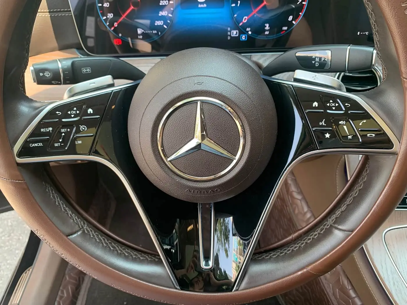 Mercedes-Benz E-Class 2023 — Photo 20/20
