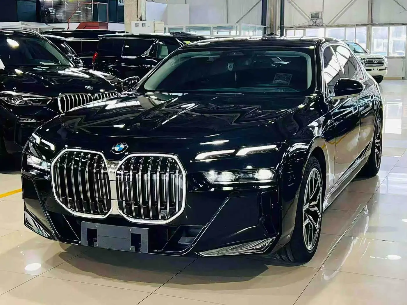 BMW 7 Series 2024 — Photo 1/9