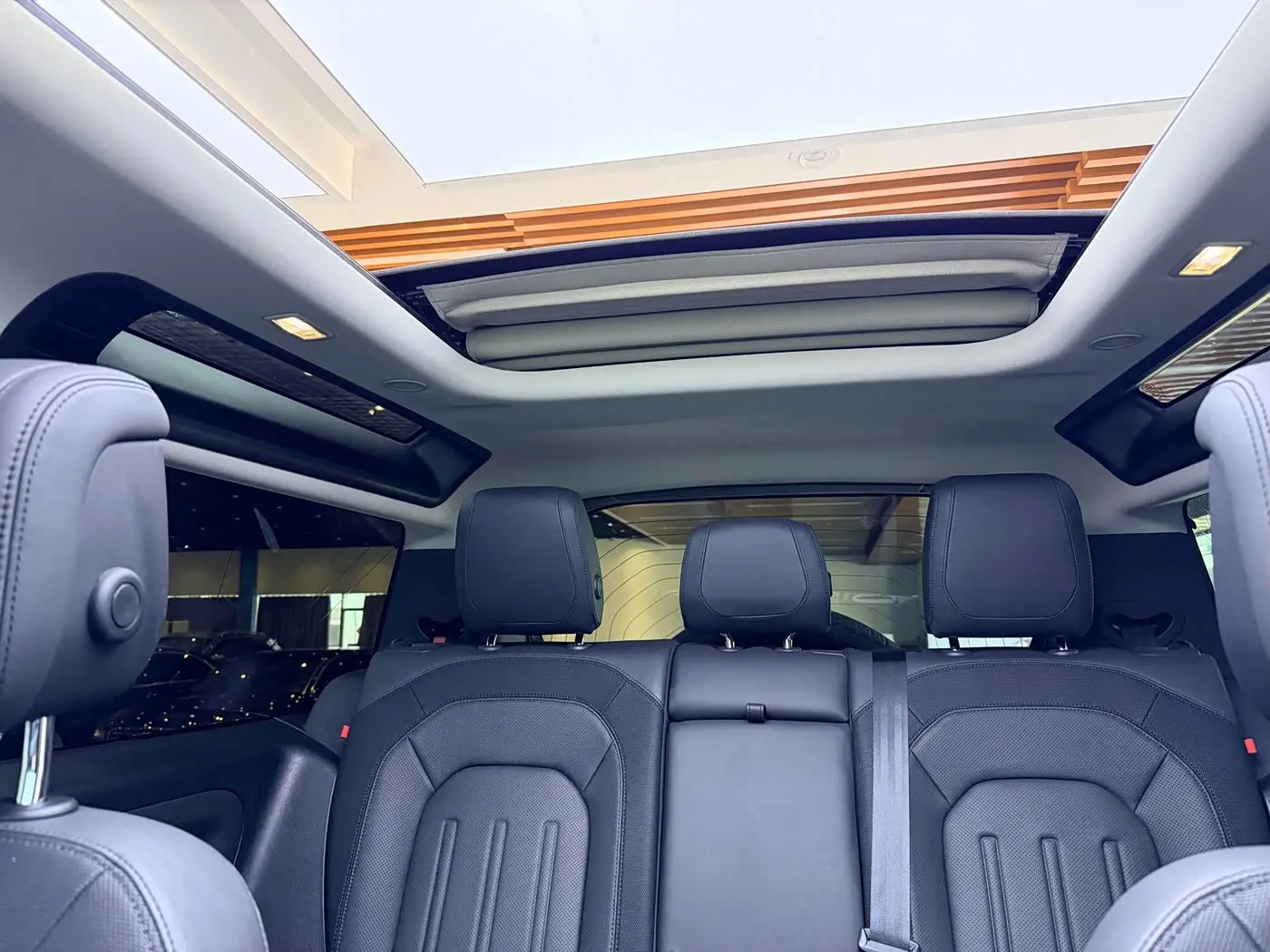 Land Rover Defender 2022 — Photo 15/19