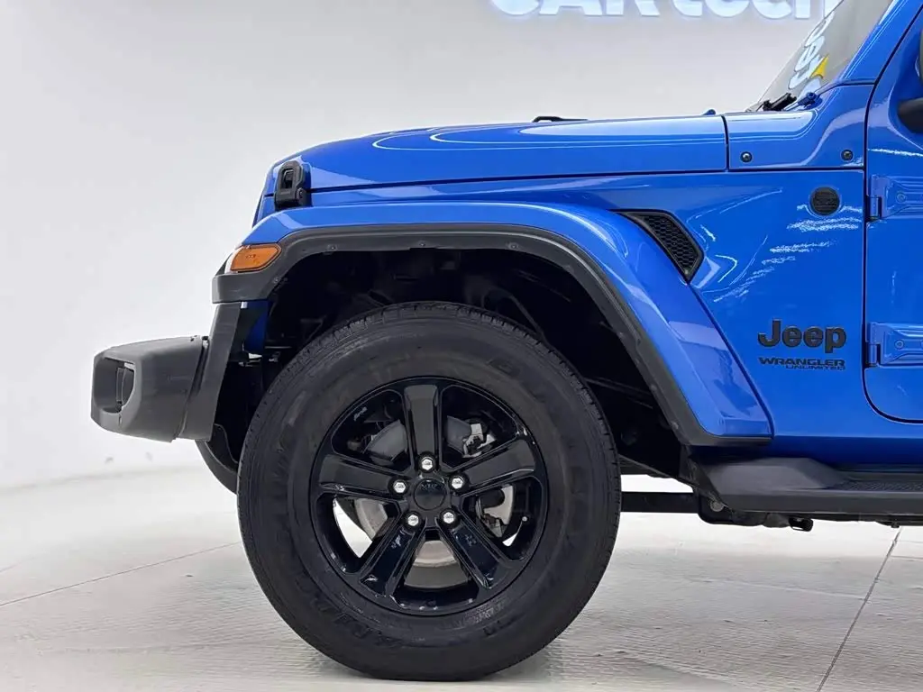 Jeep Wrangler 2023 — Фото 12/20