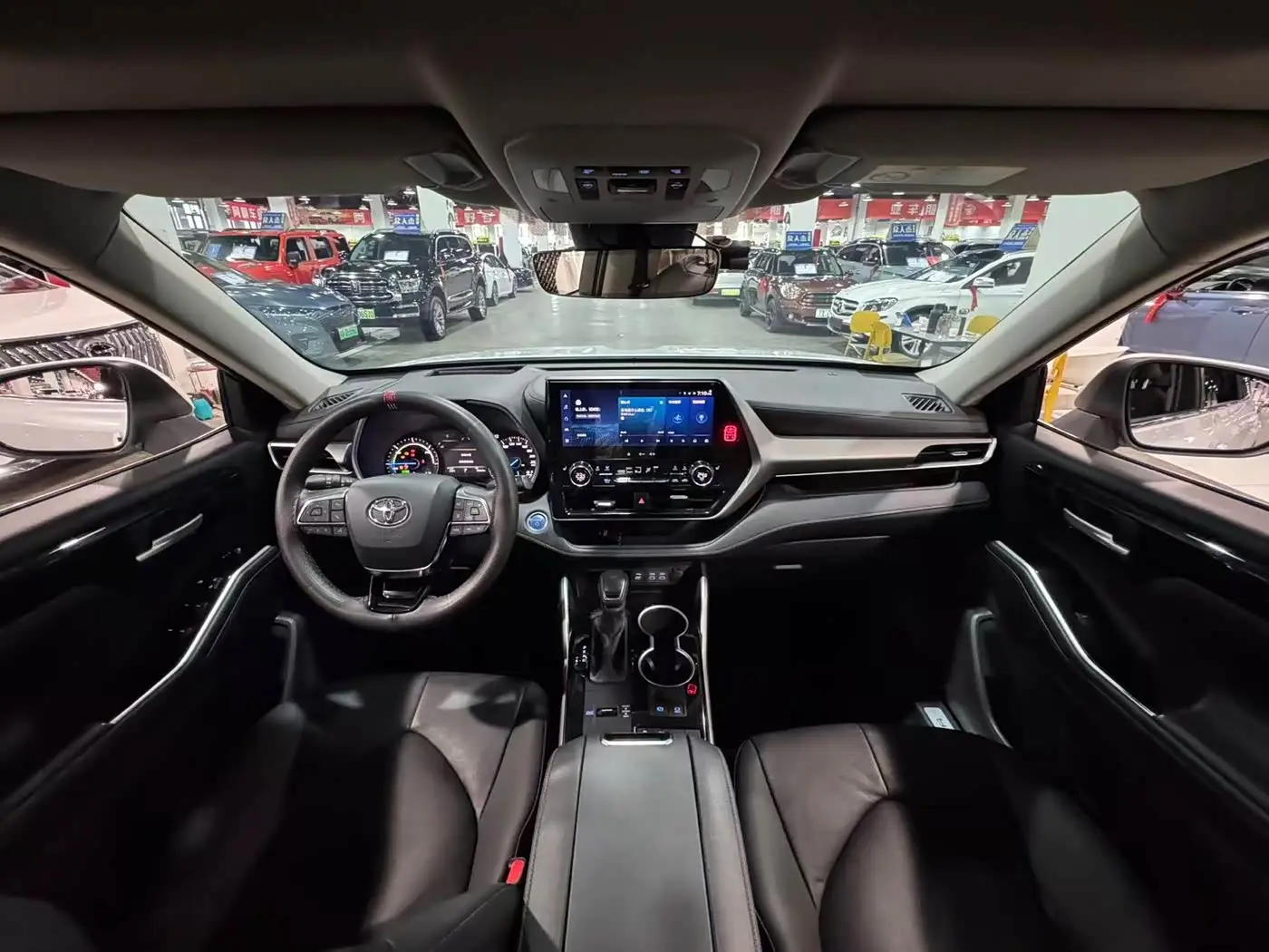 Toyota Highlander 2023 — ფოტო 7/9