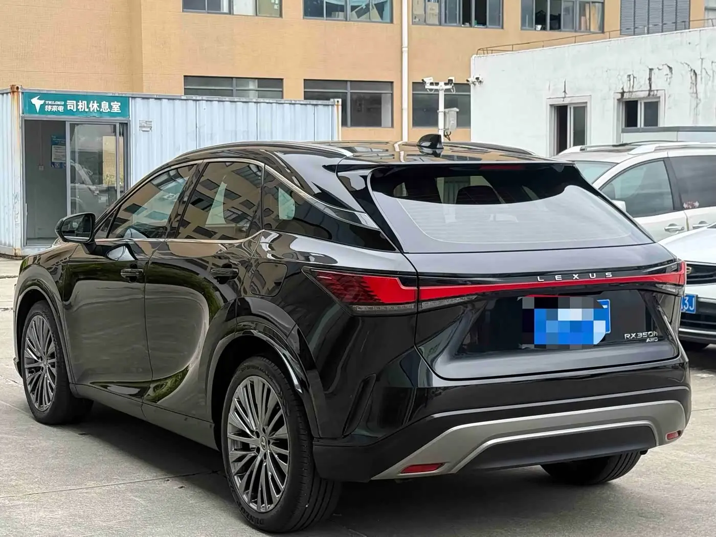 Lexus RX 2024 — Фото 9/9