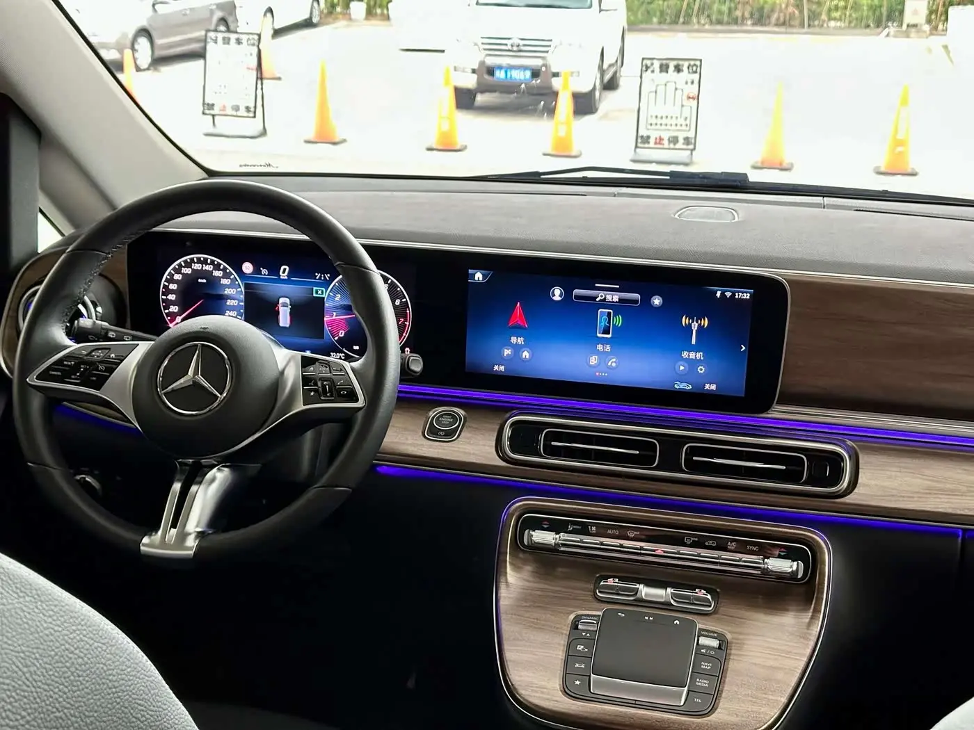 Mercedes-Benz V-Class 2025 — ფოტო 9/16