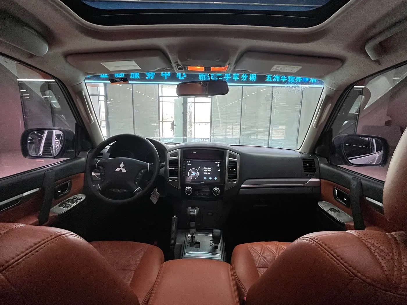 Mitsubishi Pajero 2018 — Photo 12/20