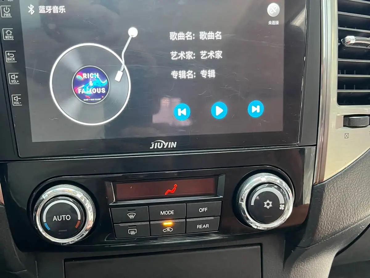 Mitsubishi Pajero 2018 — Photo 15/20