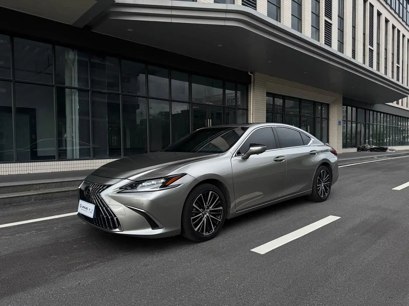 Lexus ES 2024 — Фото 1/11