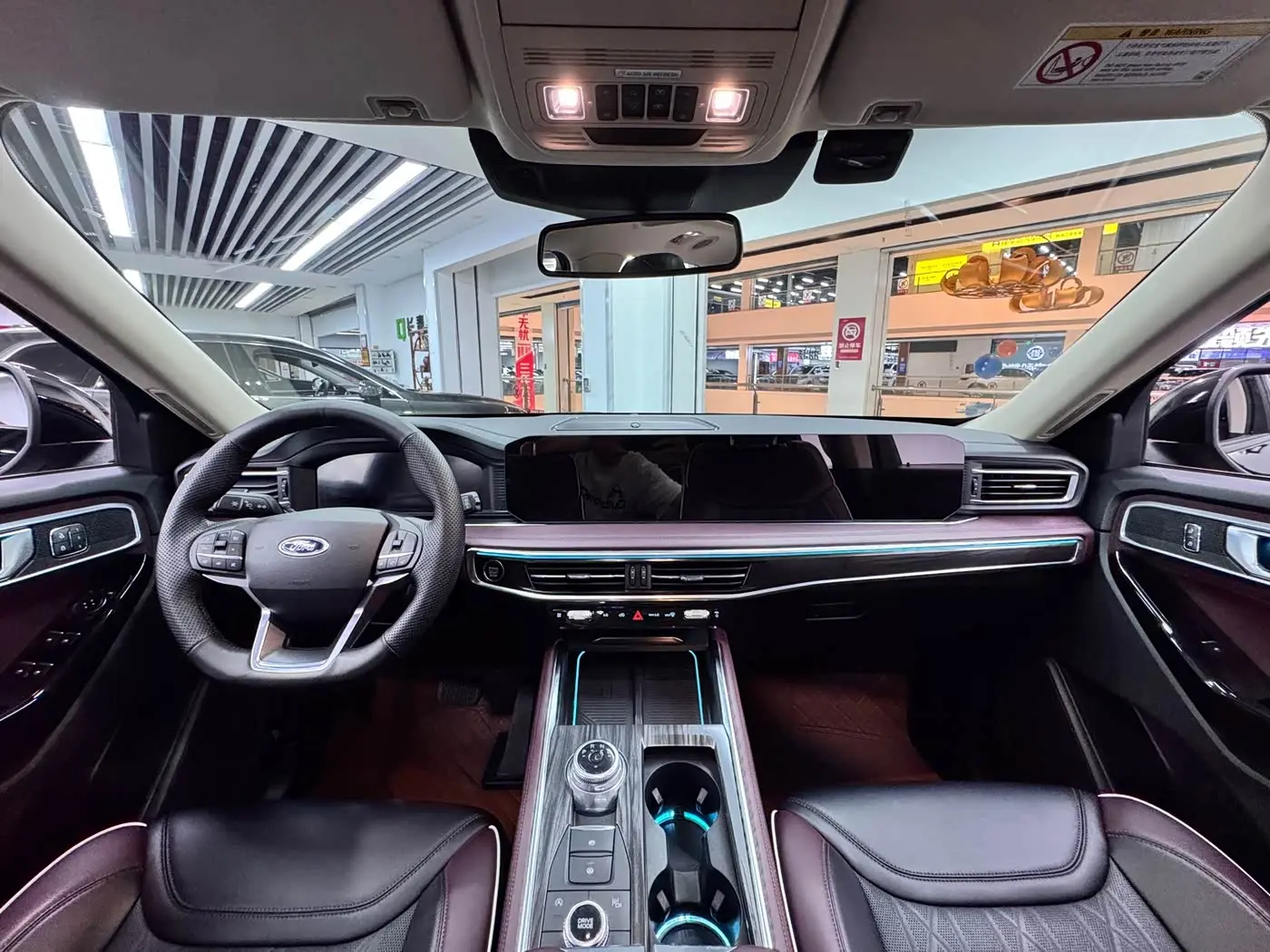 Ford Explorer 2023 — Photo 8/9