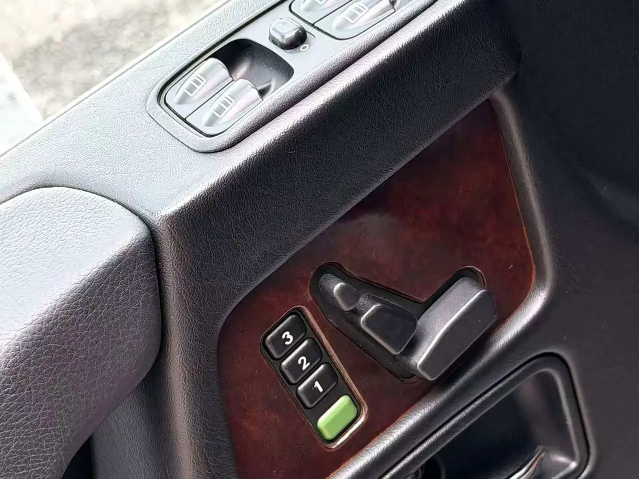 Mercedes-Benz G-Class 2011 — ფოტო 12/18