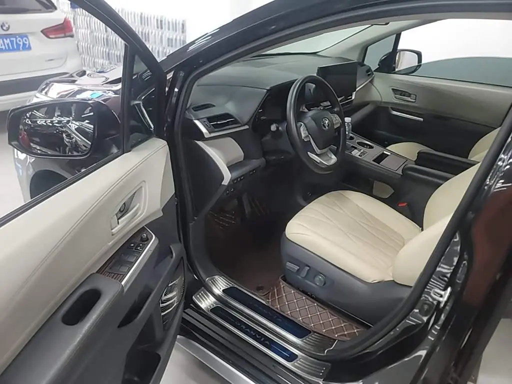 Toyota Granvia 2023 — Photo 16/20