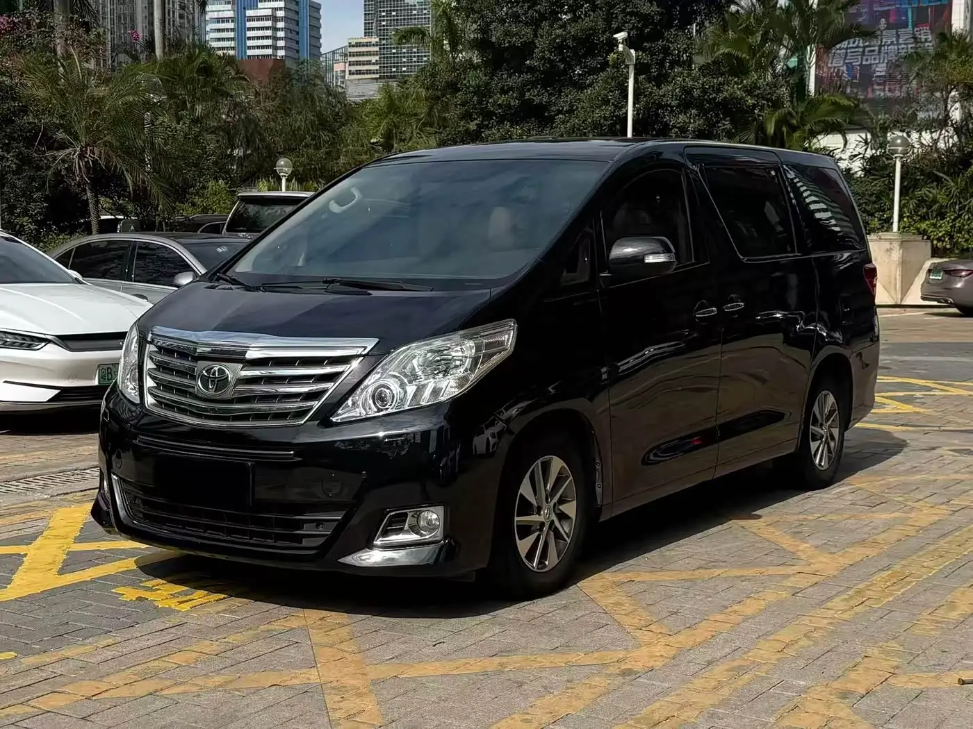 Toyota Alphard, 2015