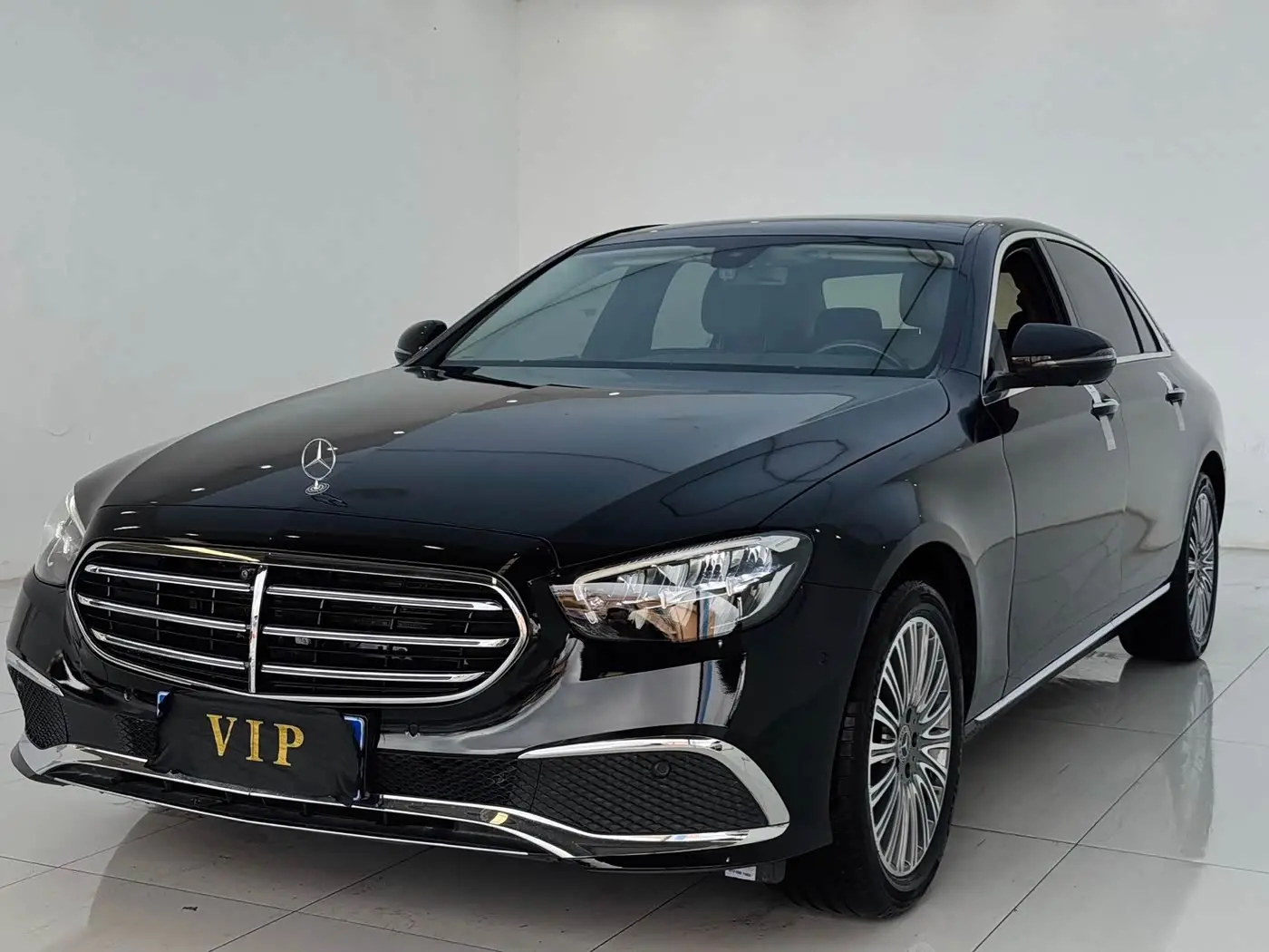 Mercedes-Benz E-Class 2023 — Фото 3/9