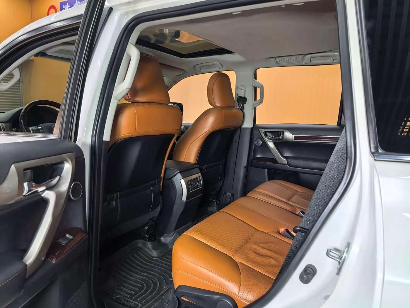 Lexus GX 2017 — Photo 11/20