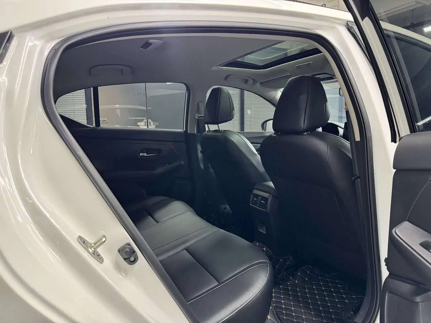 Nissan Sylphy 2025 — Photo 13/17