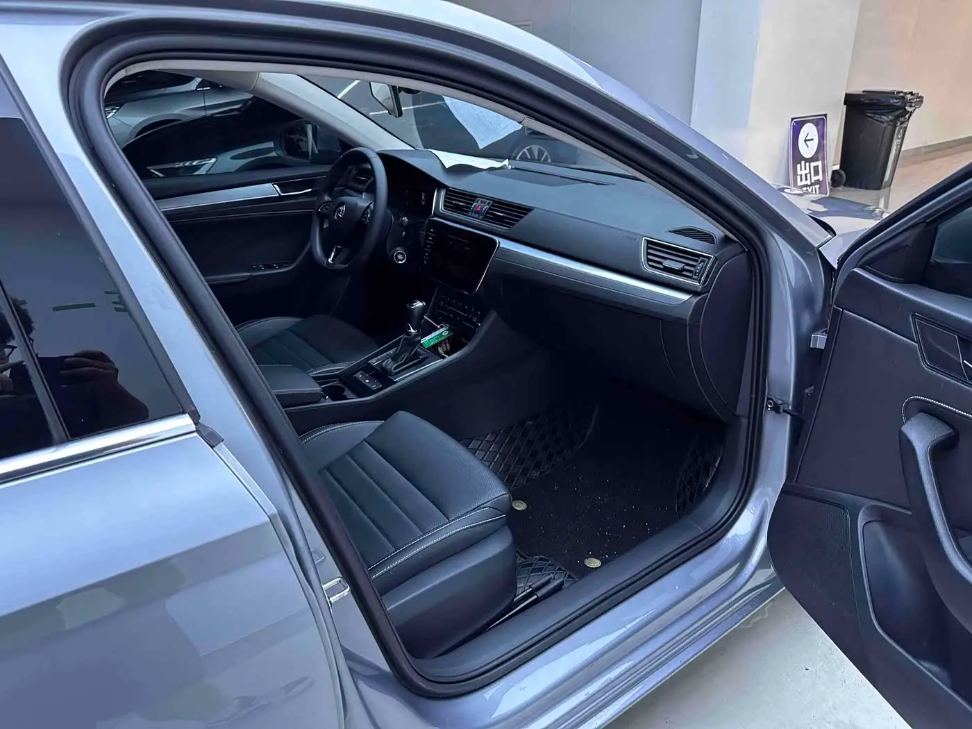 Škoda Superb 2022 — Photo 8/20