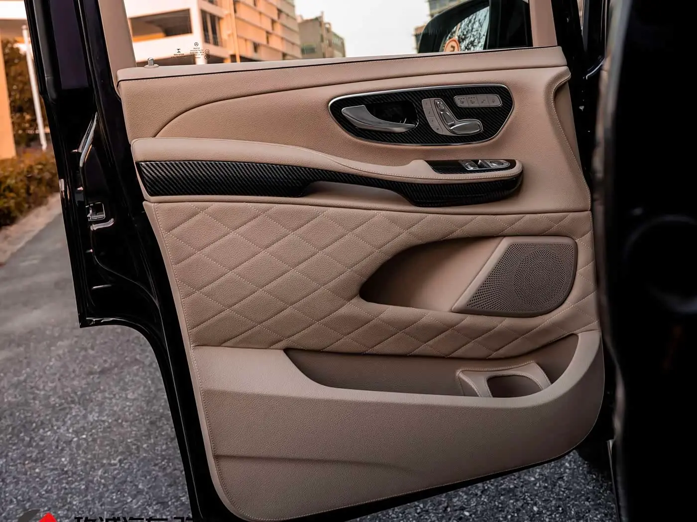 Mercedes-Benz V-Class 2019 — Фото 8/20