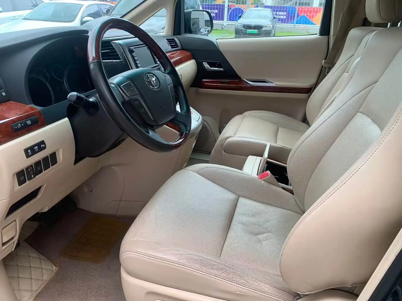 Toyota Alphard 2011 — Şəkil 13/14