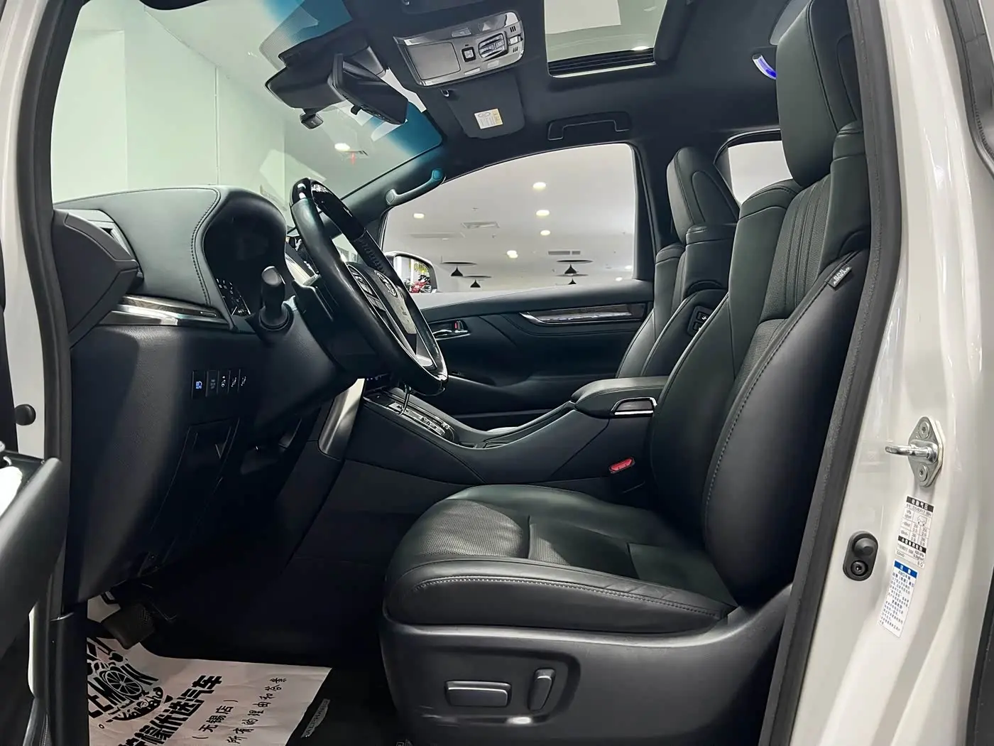 Toyota Alphard 2022 — Photo 16/20