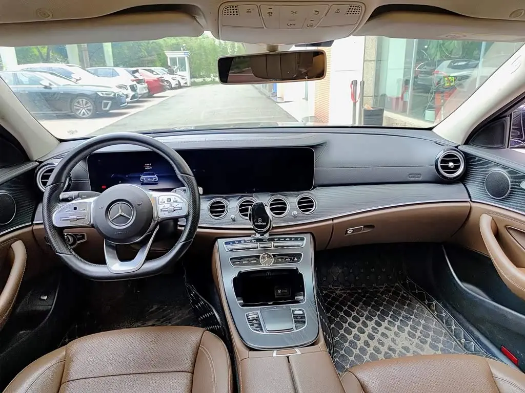 Mercedes-Benz E-Class 2019 — Фото 10/11